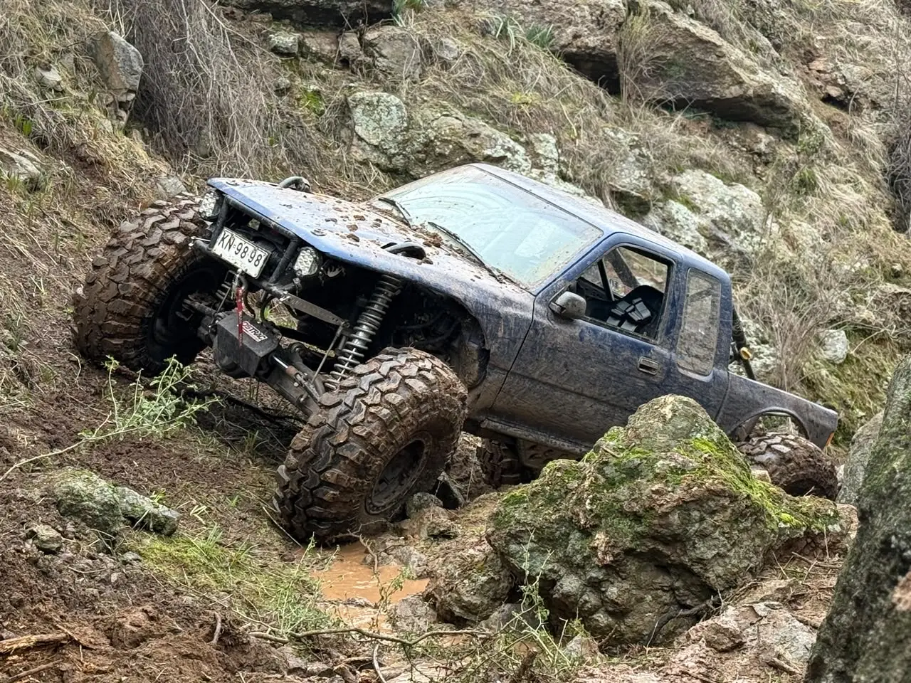 Truggy TM Offroad en terreno rocoso durante una salida offroad